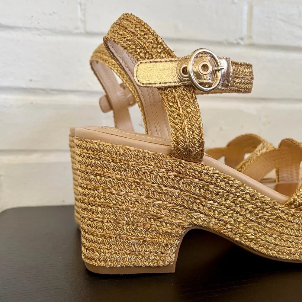 Bandolino Sabinna Platform Wedge in Gold, SZ 8.5 NWOB - Picture 6 of 11